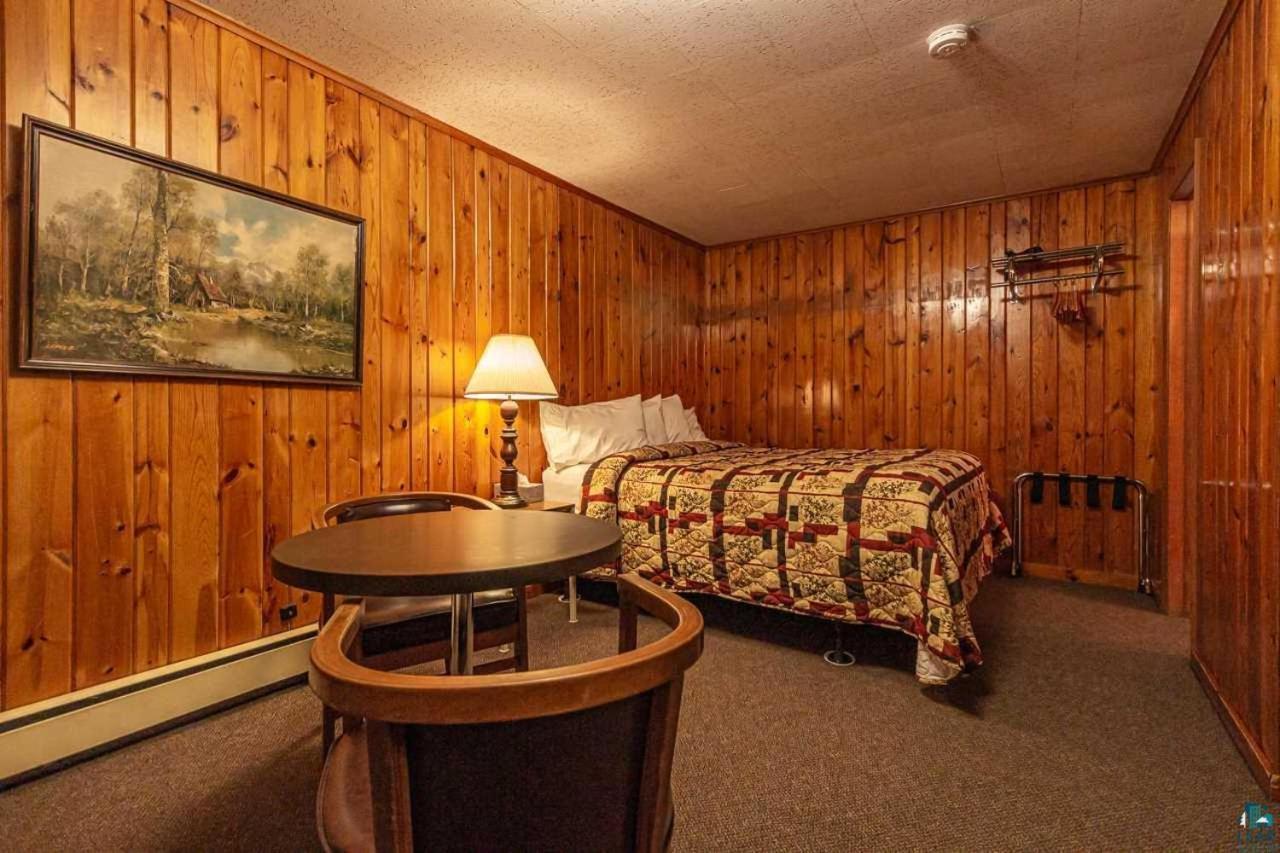 Motel Ely Bagian luar foto