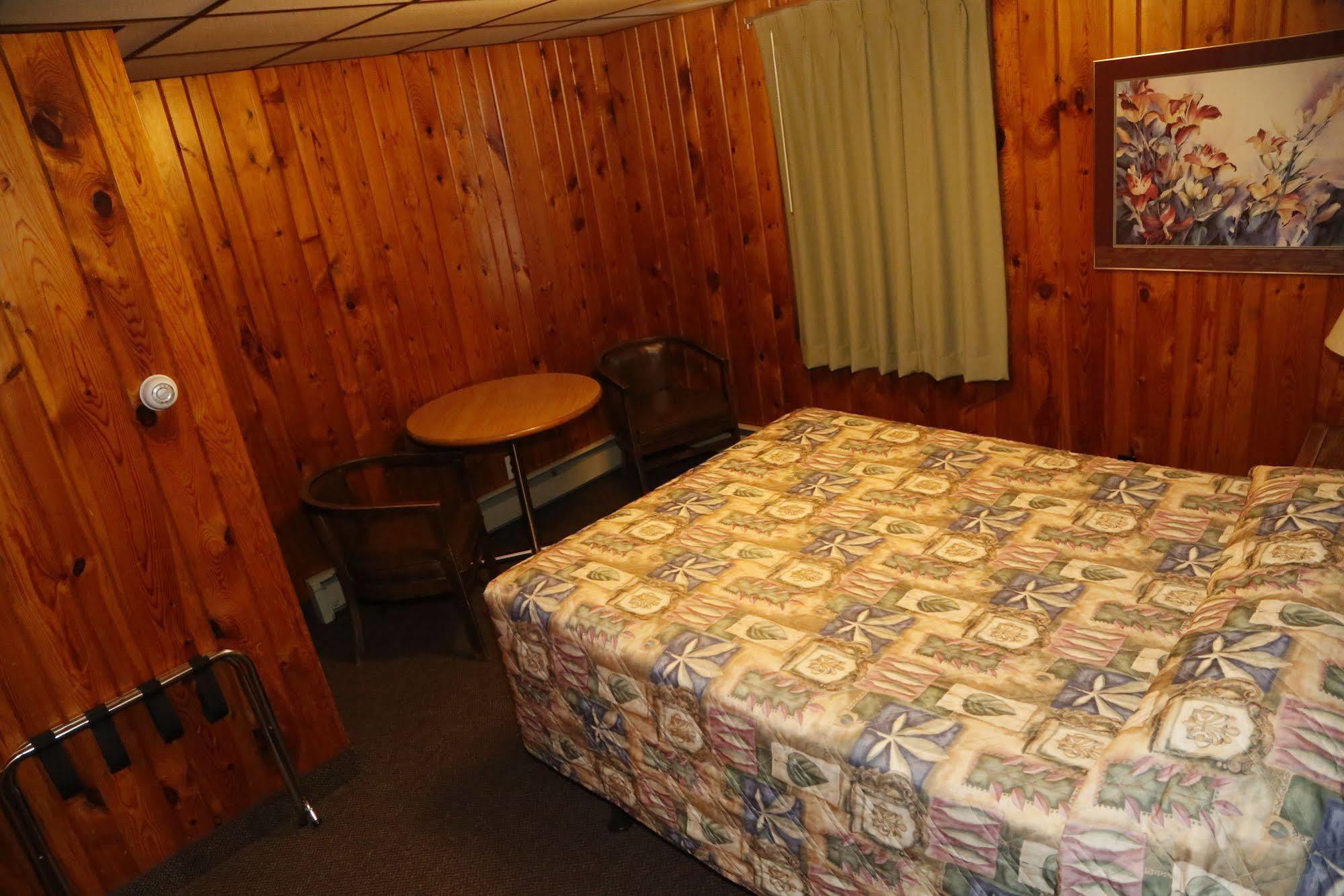 Motel Ely Bagian luar foto